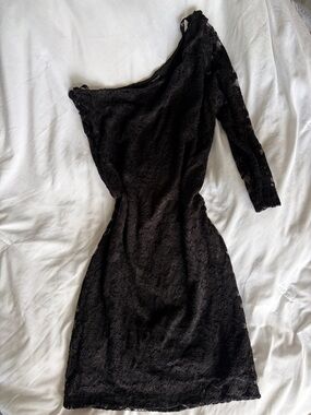 Guess Black One-Shoulder Lace Cocktail Dress